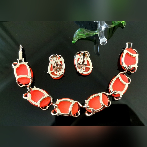 Vintage 1950s Red Thermoset/Lucite Bracelet and Earrings Set -Demi Parure - Picture 8 of 9